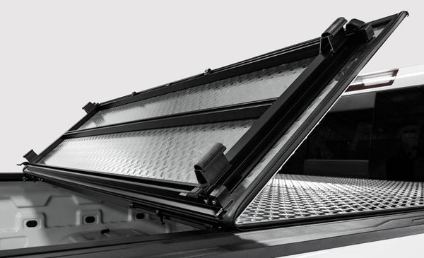 Access LOMAX Tri-Fold 2022+ Nissan Frontier 5ft Bed